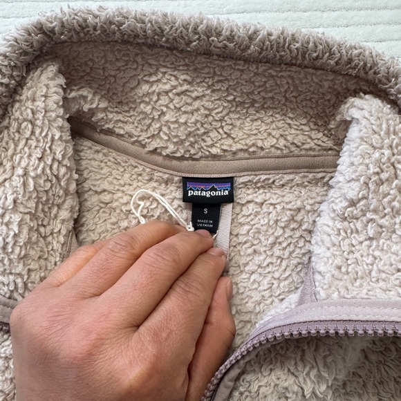 Patagonia Women's Fleece Pullover Jacket in Light Taupe - Picture 7 of 9